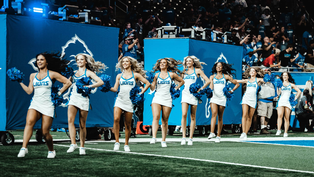 Lions vs. Falcons: Cheer Photos