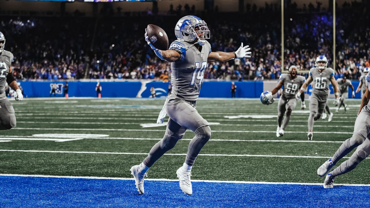 Amon-Ra St. Brown Detroit Lions Unsigned Makes Touchdown Catch Photograph