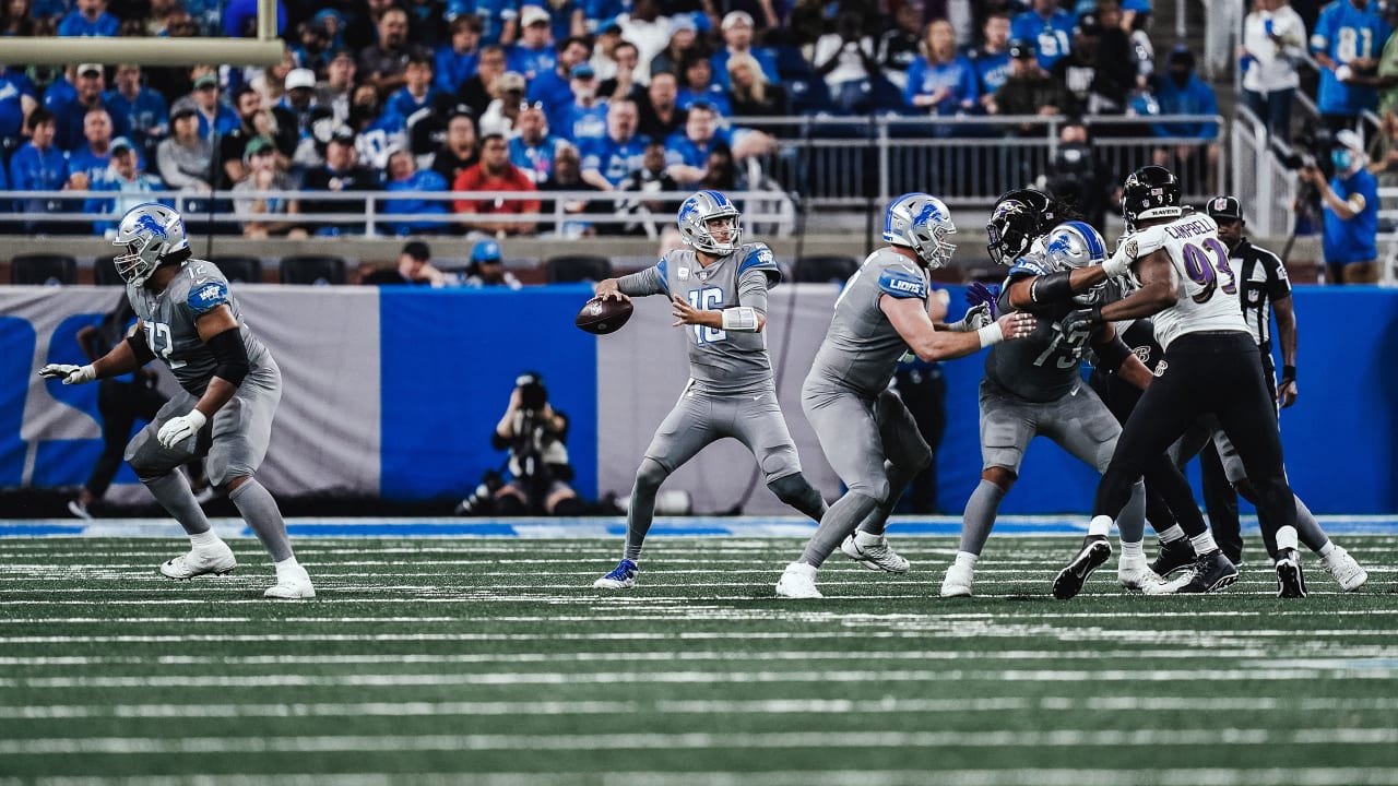 Detroit Lions tight end Darren Fells (80) blocks on offense against the  Baltimore Ravens during an NFL football game, Sunday, Sept. 26, 2021, in  Detroit. (AP Photo/Rick Osentoski Stock Photo - Alamy