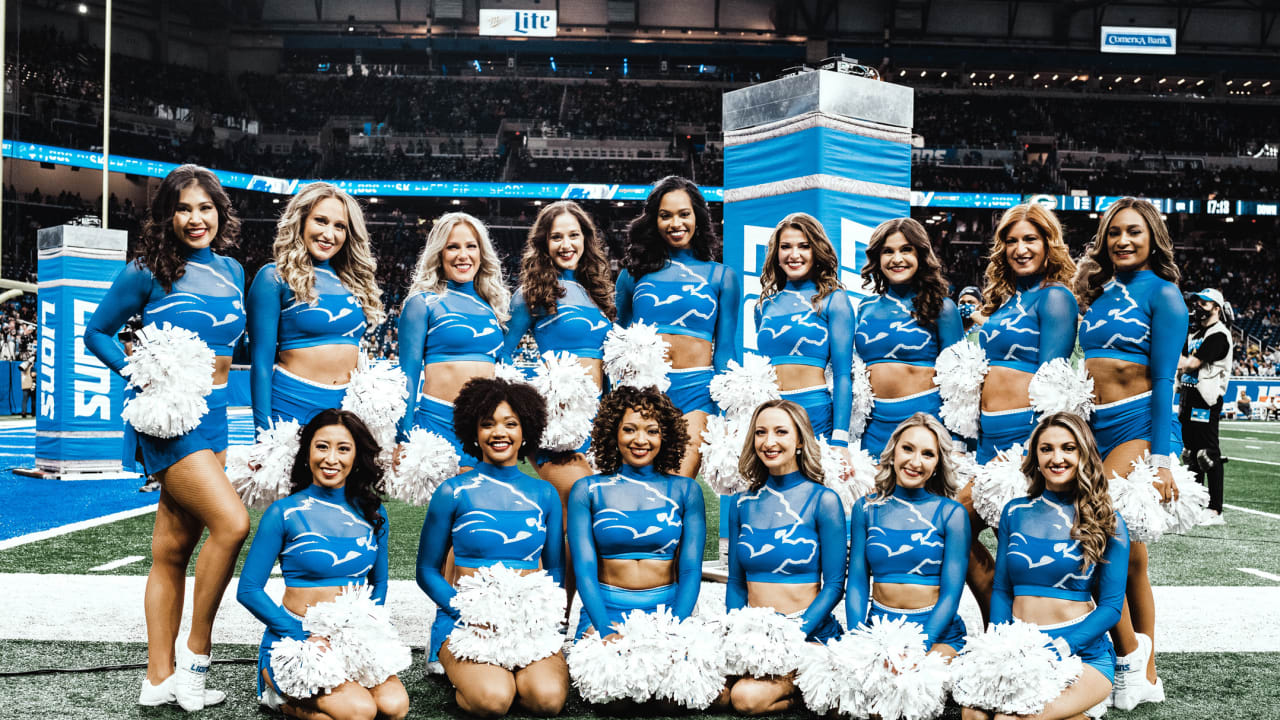 Lions vs. Packers: Cheerleader photos