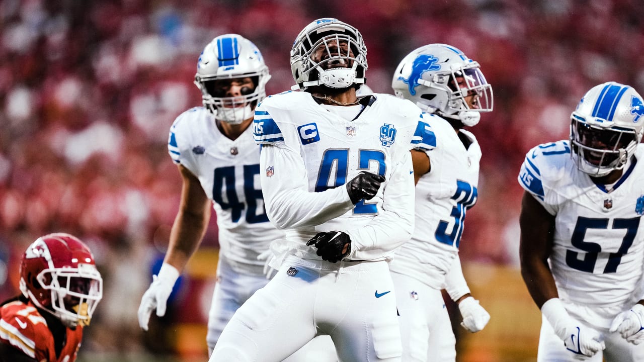 Detroit Lions cornerback Jerry Jacobs snags interception vs. Green Bay  Packers quarterback Jordan Love via linebacker Alex Anzalone's tip