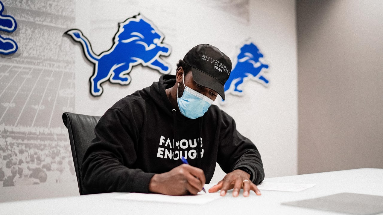 Detroit Lions sign unrestricted free agents DE Charles Harris and RB