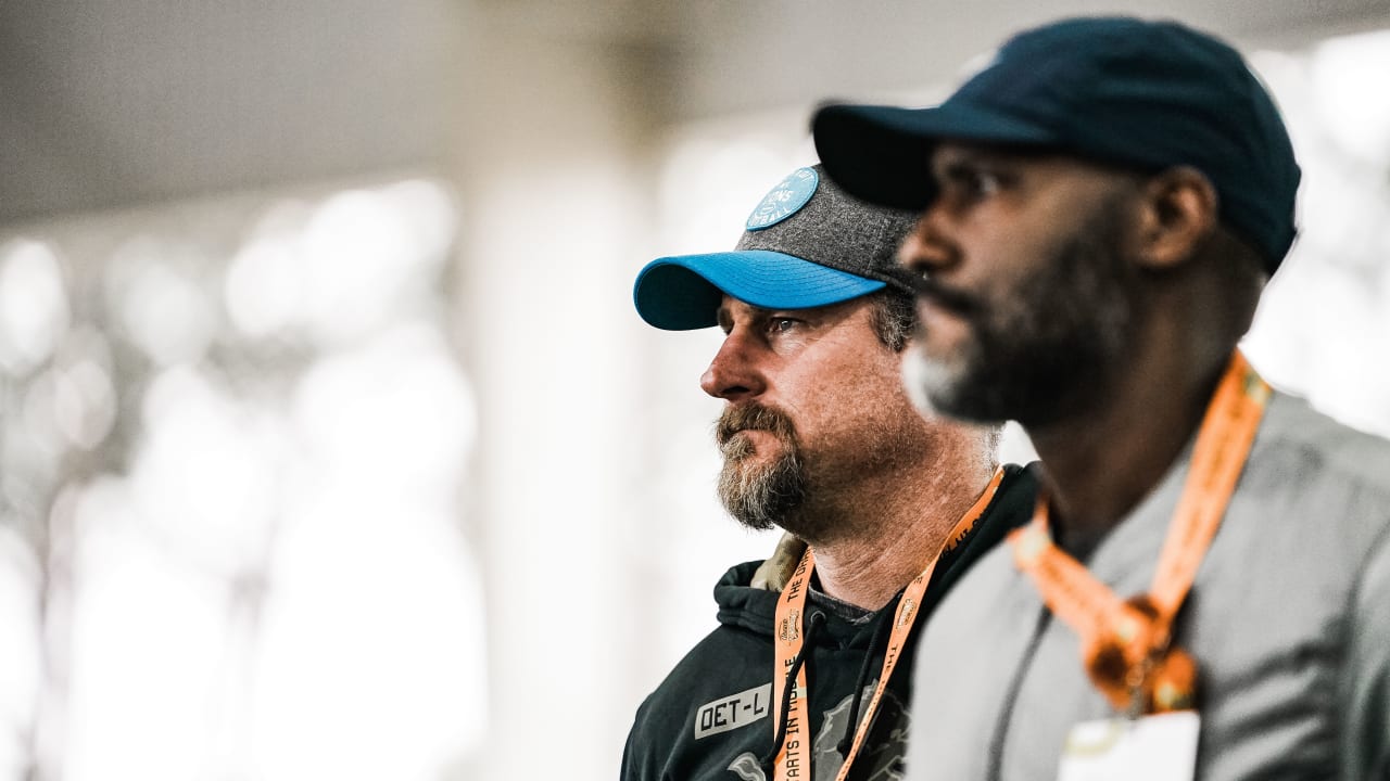 LOOK: Lions' Dan Campbell wears racing helmet to press conference, will  grand marshal Detroit Grand Prix 