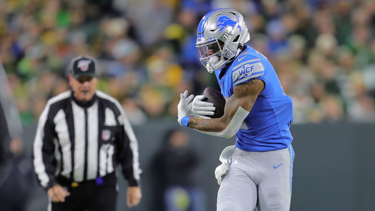 HIGHLIGHT: Stafford shows absurd arm strength on slipping sideline laser