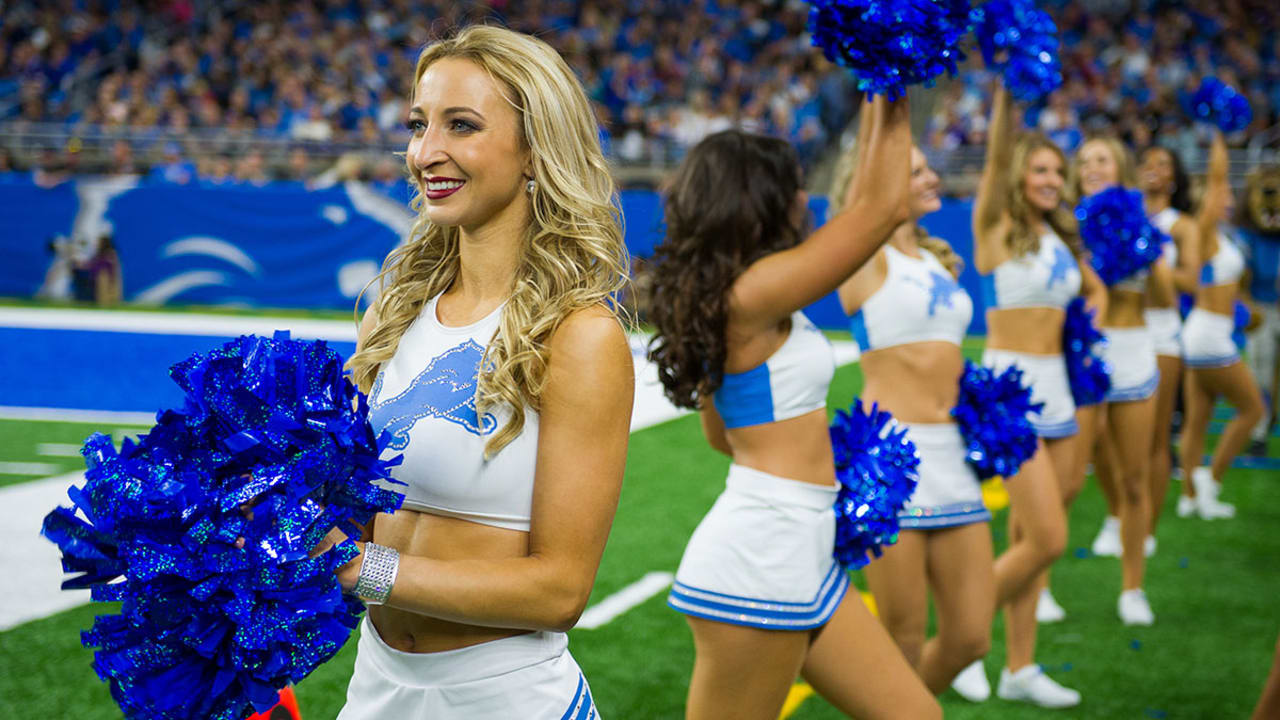 Lions vs. Giants: Cheer Photos