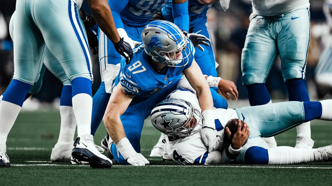 Detroit Lions WR Amon-Ra St. Brown leaves game with concussion vs. Cowboys  - Pride Of Detroit