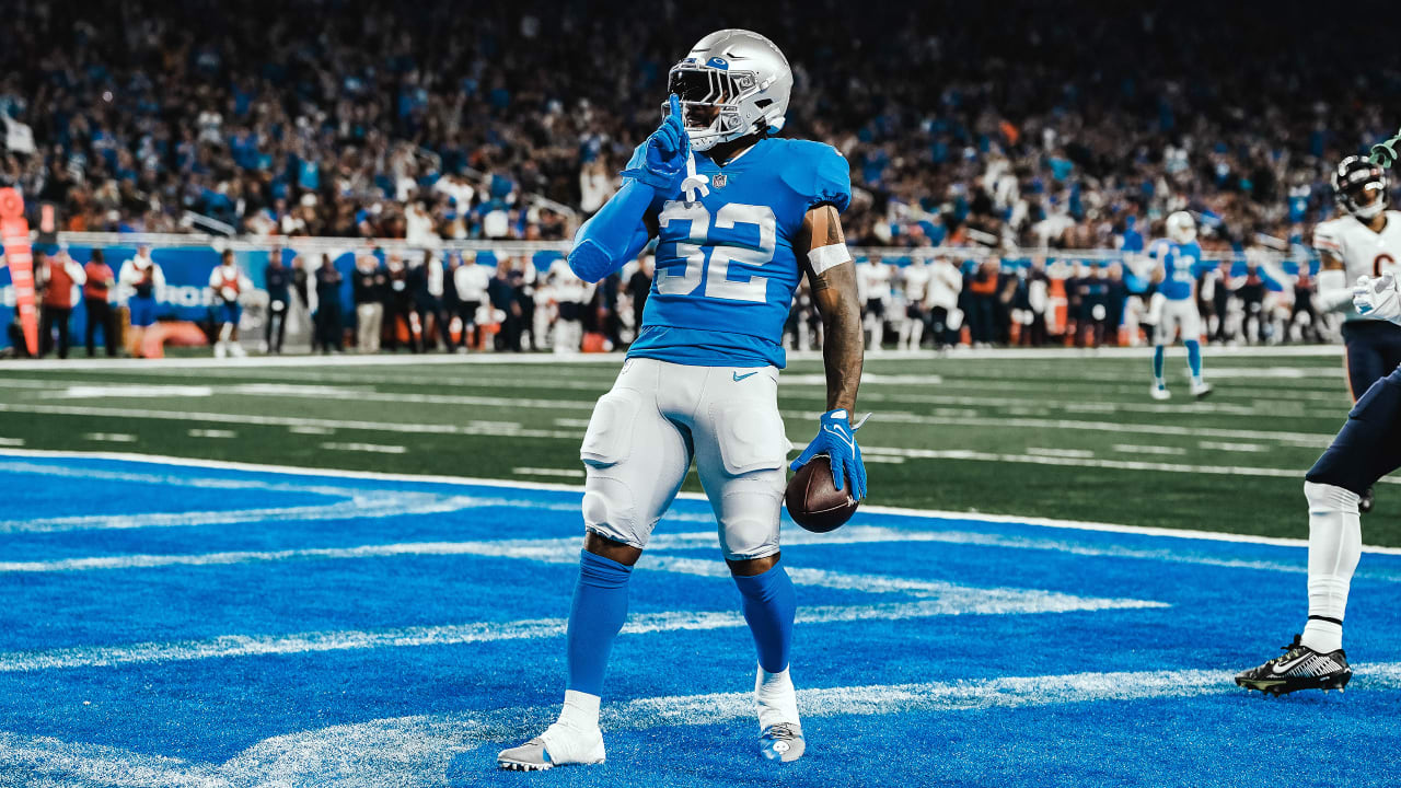 Detroit Lions running back D'Andre Swift works out during an NFL