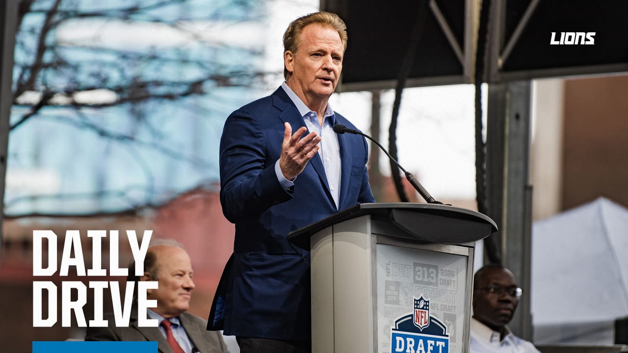 Keegan-Michael Key announces the Detroit Lions 46th pick during the 2022  NFL Draft on Friday, April 29, 2022, in Las Vegas. (AP Photo/Doug Benc  Stock Photo - Alamy