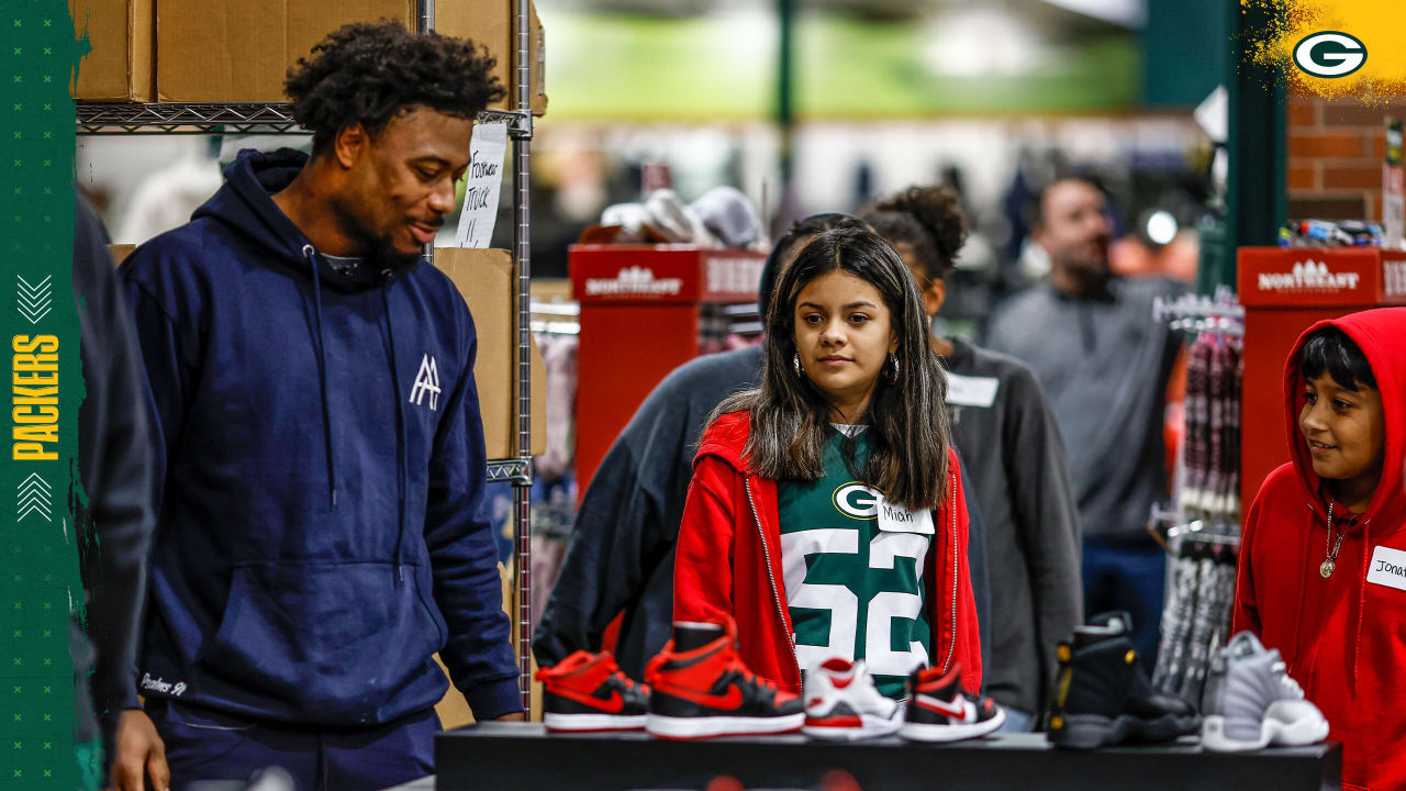 Aaron Jones surprises children at the Boys & Girls Club of Green Bay