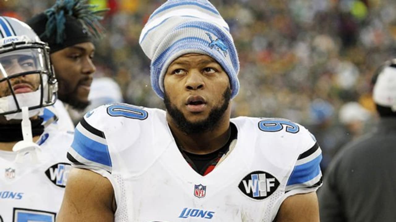 Nfl Suspends Suh For Stepping On Rodgers Leg