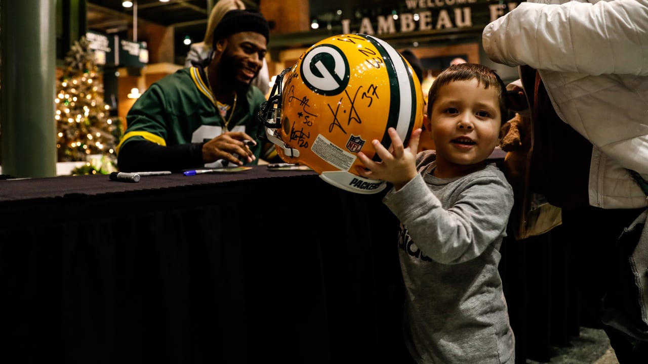 Rodgers signing autographs to benefit Salvation Army