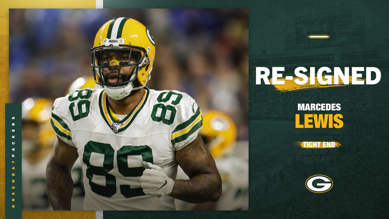 Former Green Bay Packers tight end Marcedes Lewis signs with Bears