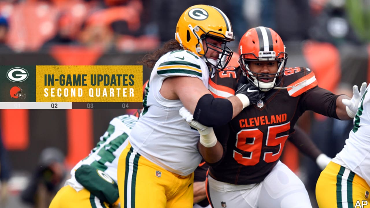 NFL on X: HALFTIME: @packers lead 19-7. 