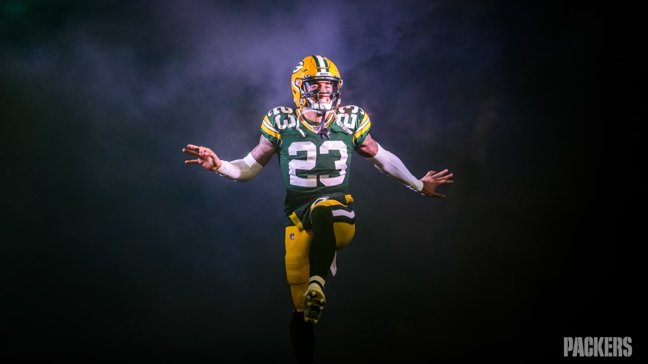 Jaire Alexander of the Green Bay Packers signs autographs during News  Photo - Getty Images