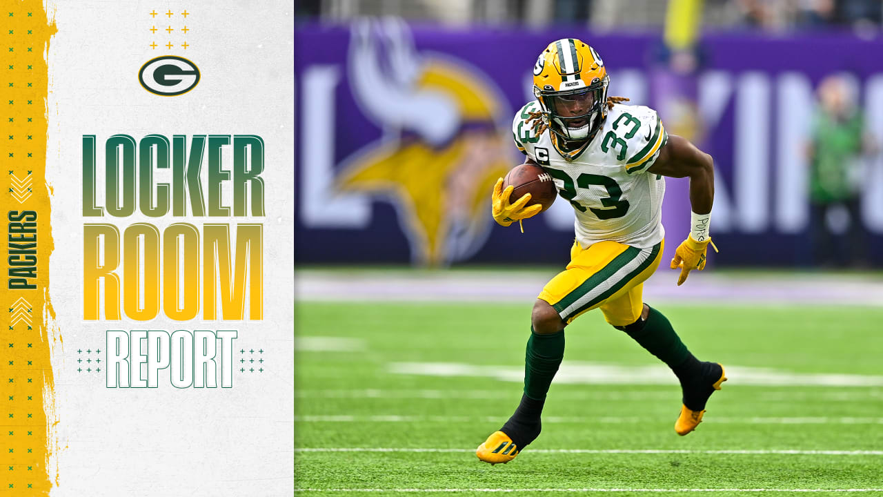 MINNEAPOLIS, MN - SEPTEMBER 11: Green Bay Packers quarterback Aaron Rodgers  (12) looks to pass during an NFL game between the Minnesota Vikings and  Green Bay Packers on September 11, 2022 at