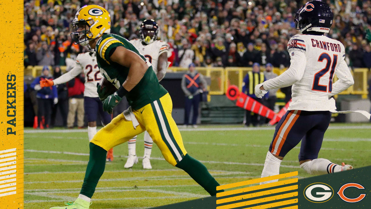 Can't-Miss Play: Green Bay Packers linebacker Quay Walker's first NFL TD  comes via pick-six vs. Chicago Bears quarterback Justin Fields