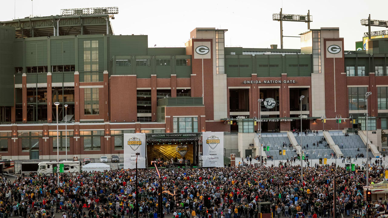 Packers offer modified stadium tours as more fans visit Lambeau Field