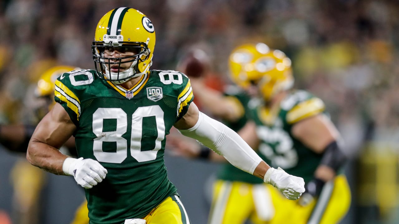 Green Bay Packers tight end Jimmy Graham (80) tries to run past