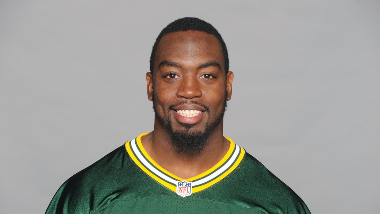 Happy Birthday to LB Joe Thomas