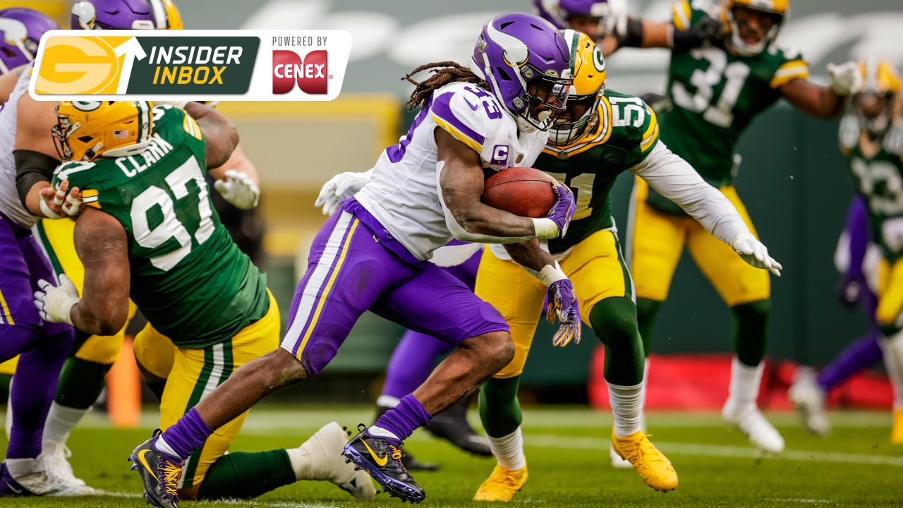 Official runs into Vikings defender, wacky touchdown follows - The