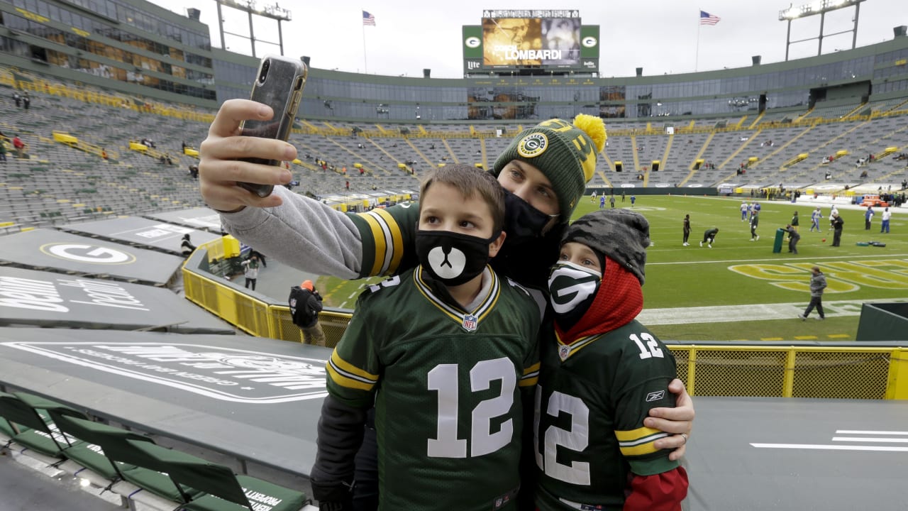 Fans at Lambeau Field | Packers vs. Rams