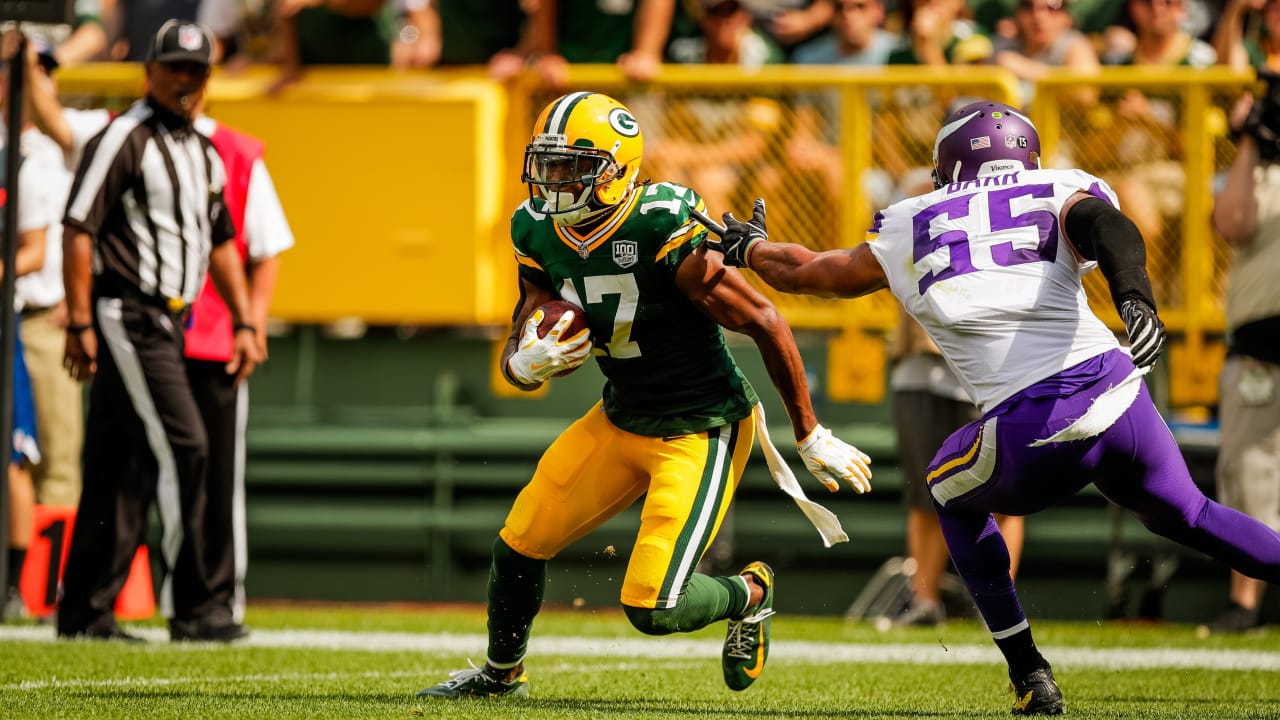 11,471 Minnesota Vikings V Green Bay Packers Stock Photos, High