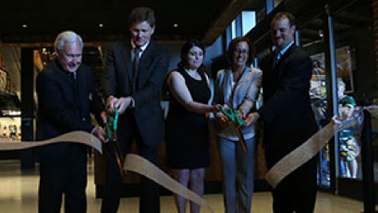 Renovated Green Bay Packers Hall of Fame opens to the public