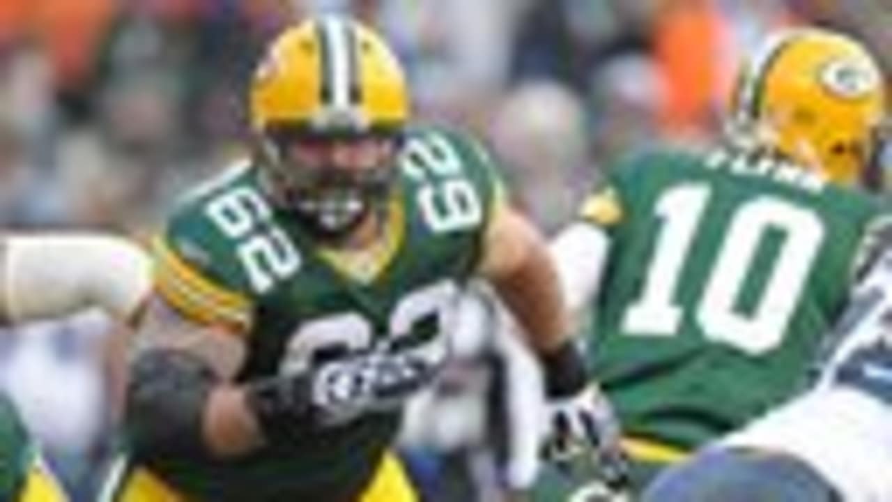 Green Bay Packers center Evan Dietrich-Smith (62) provides pass