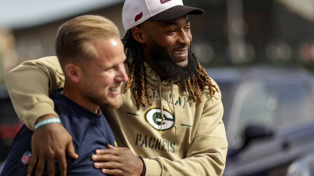 Aaron Jones surprises Packers' head trainer with scooters