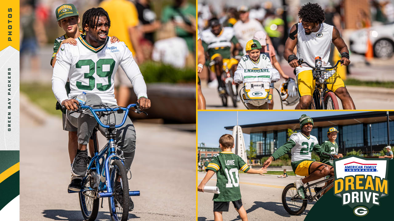 Photos: Fans return to Lambeau Field for bike tradition with players