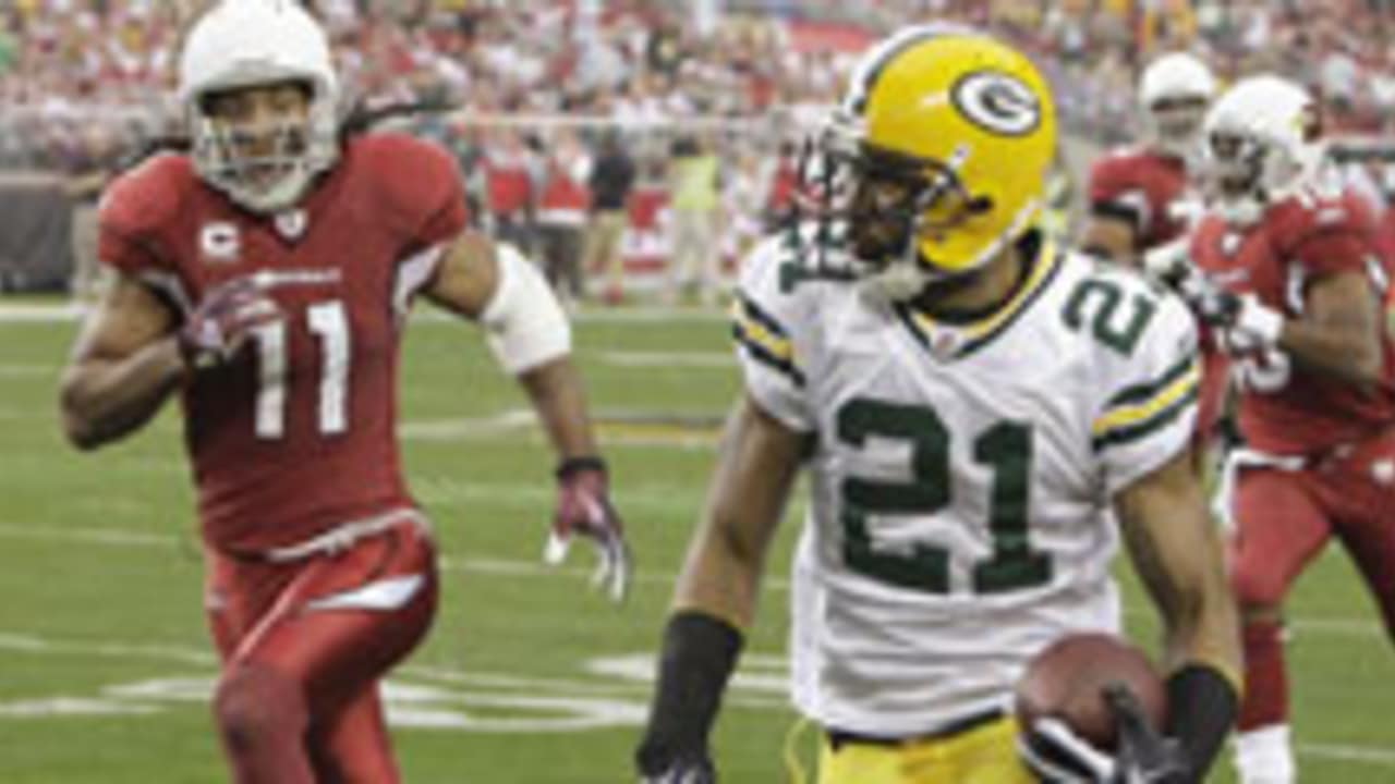 Arizona Cardinals wide receiver Larry Fitzgerald outruns