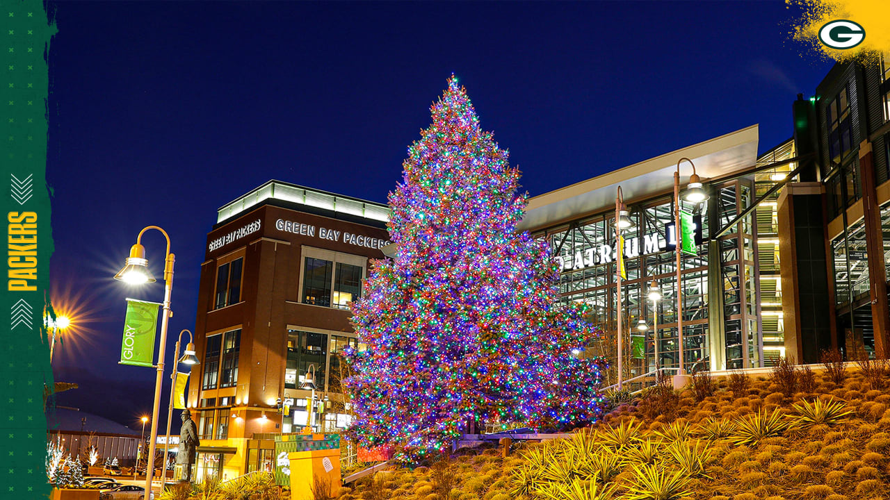 Fans decorate their Christmas tree with a Cleveland Browns theme