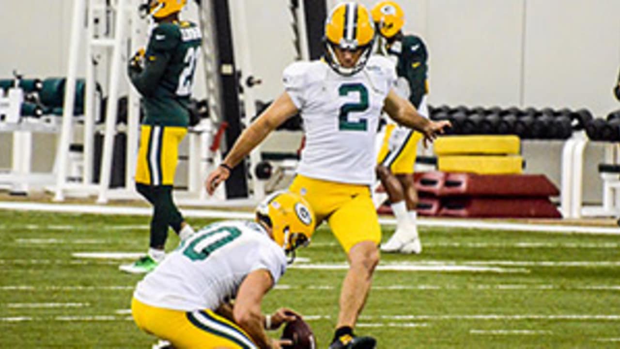Mason Crosby working quickly with new holder