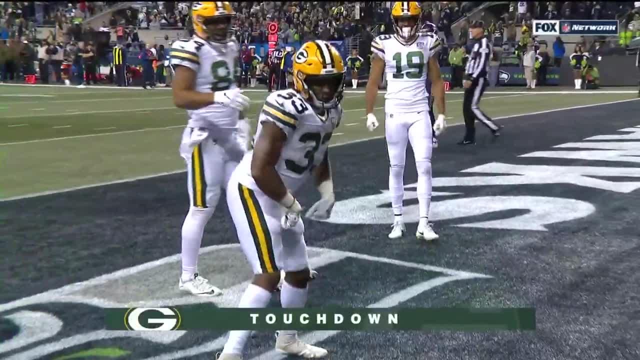 Packers QB Aaron Rodgers finds RB Aaron Jones for 24-yard TD
