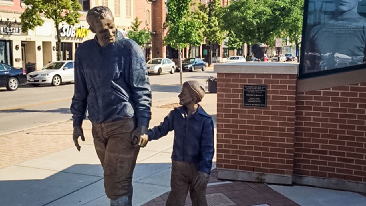 Young Yankee fan tugs heartstrings with reaction to getting Aaron