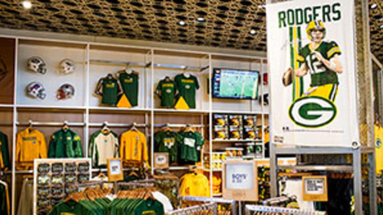 Packers Pro Shop brings back in-person tent sale