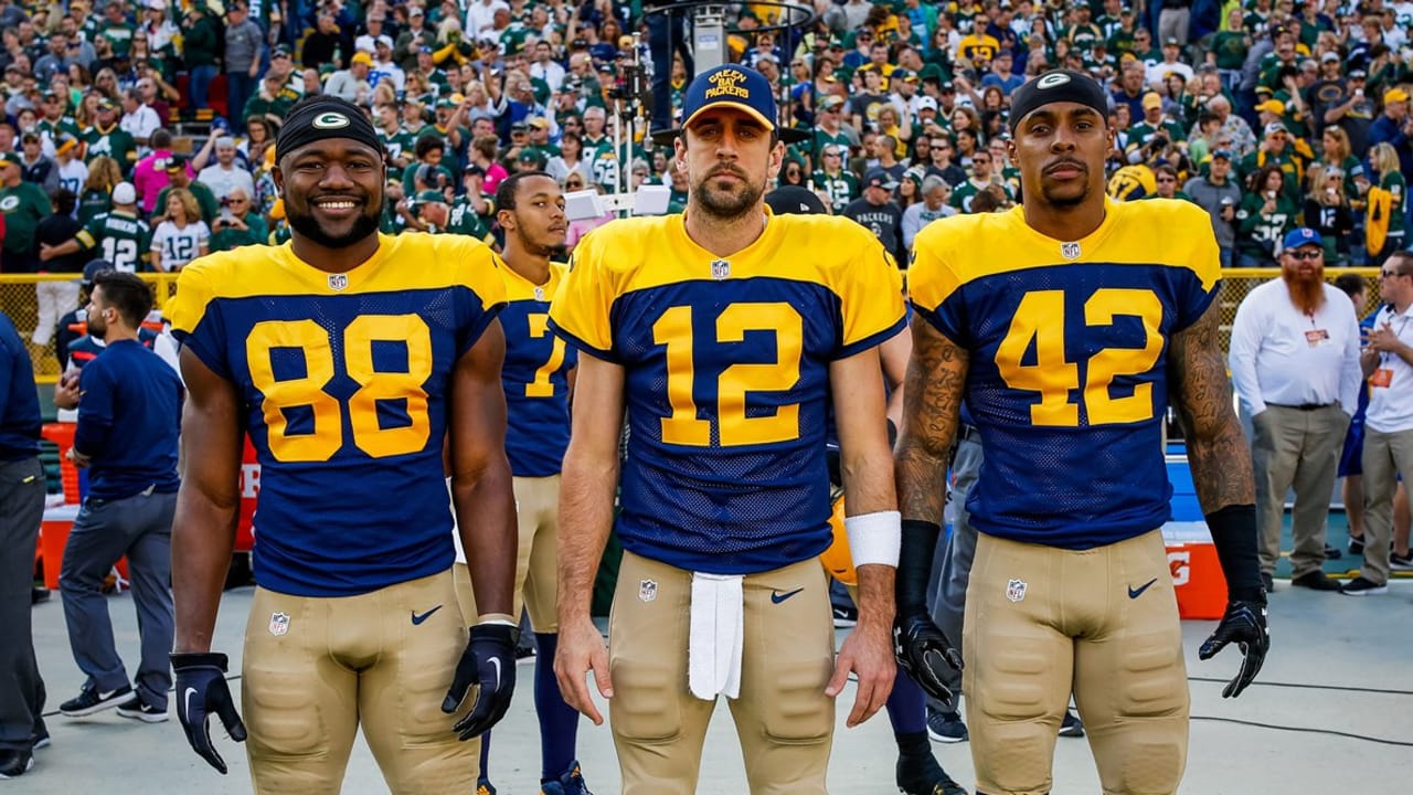 Packers unveil World War II-era throwback jerseys