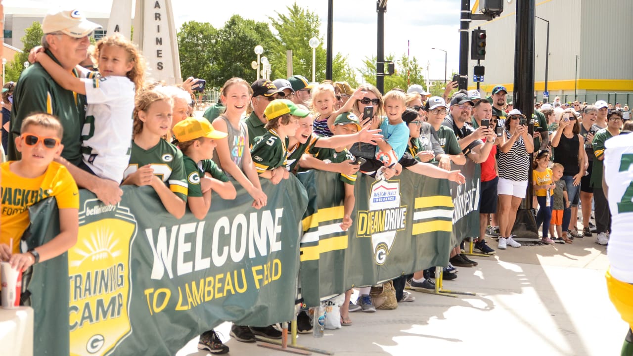 Packers hop on kids' bikes for sweet annual DreamDrive as Green