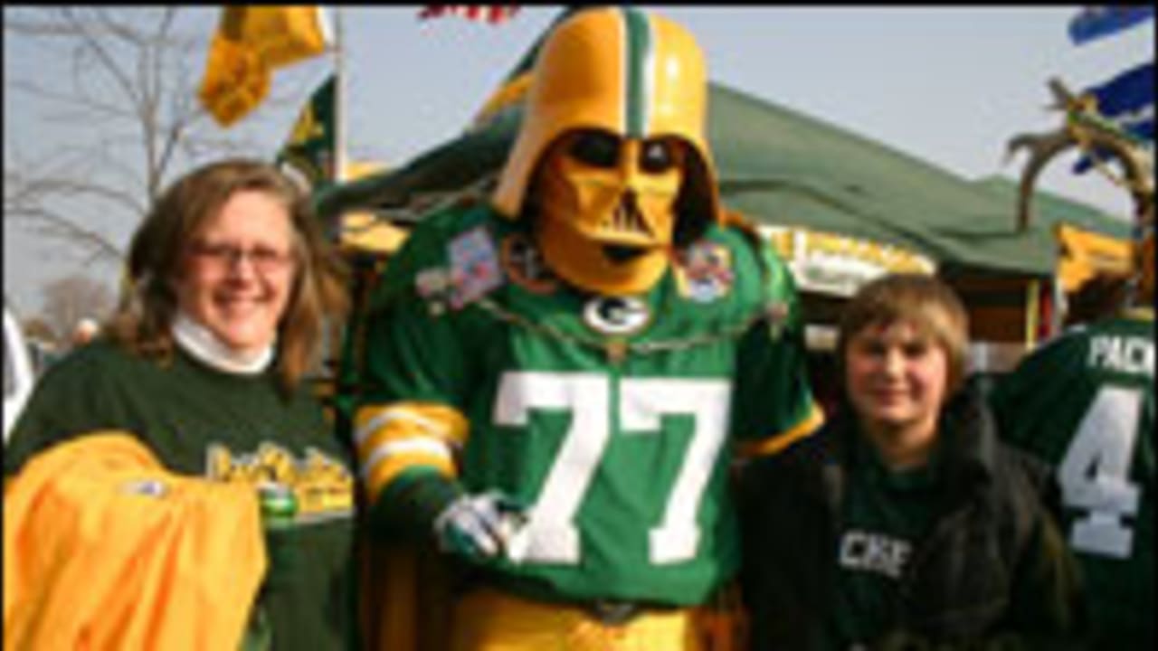 Fans make lasting memories at Packers Family Night