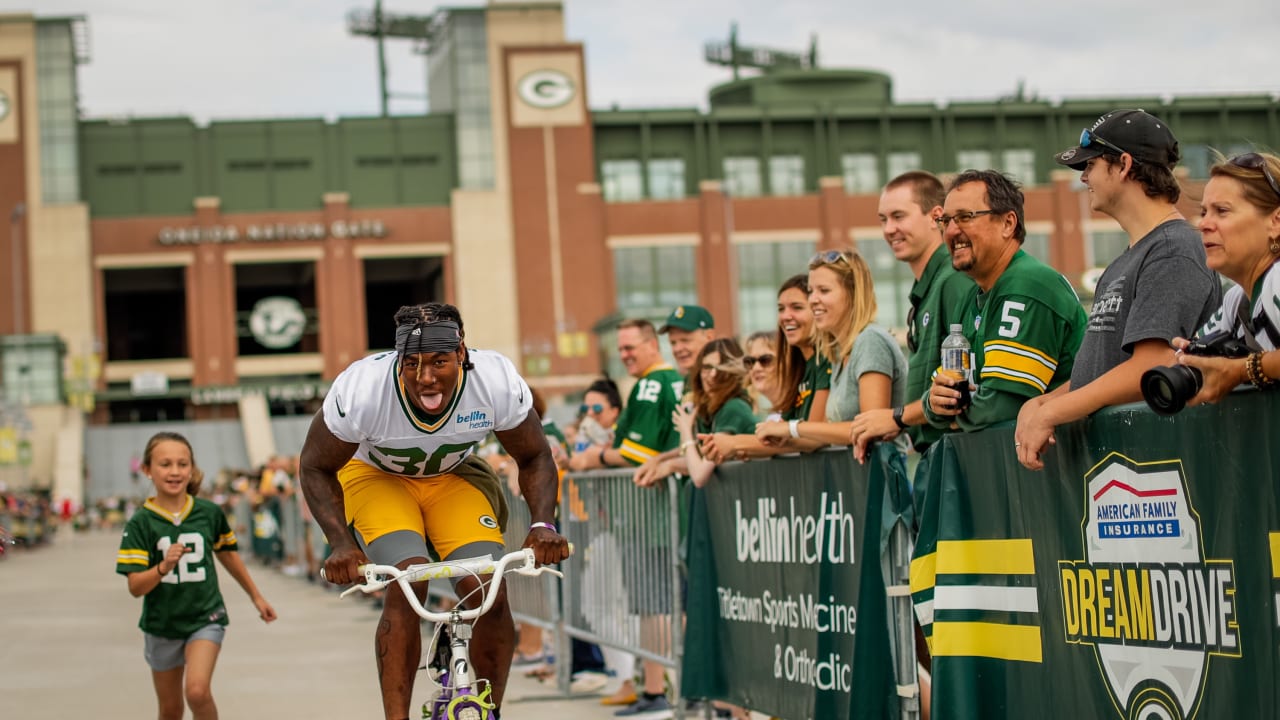 Packers tradition continues: Big guys on little bikes