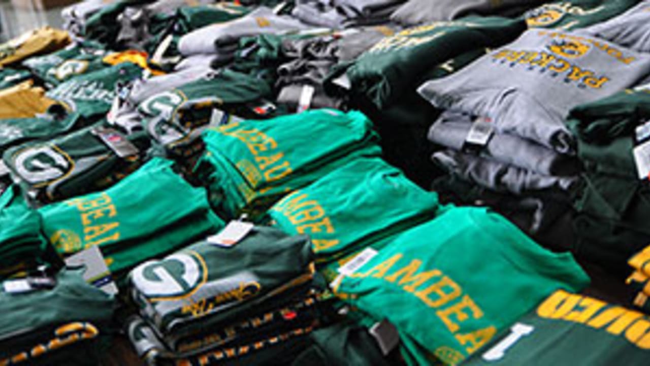 Packers Pro Shop brings back in-person tent sale