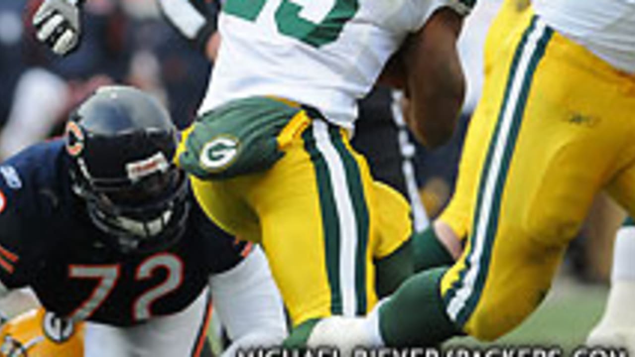 Green Bay Packers Ryan Grant breaks tackles to score against the