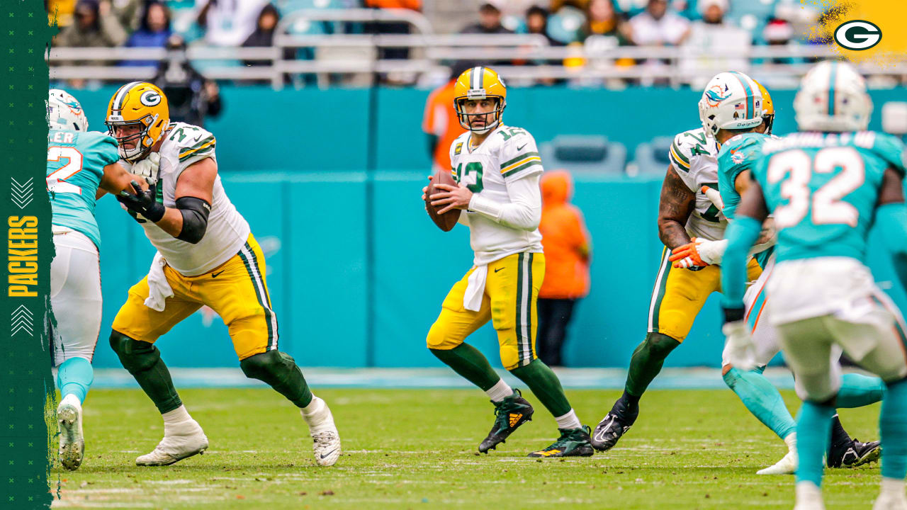 Packers QB Aaron Rodgers not concerned about knee injury