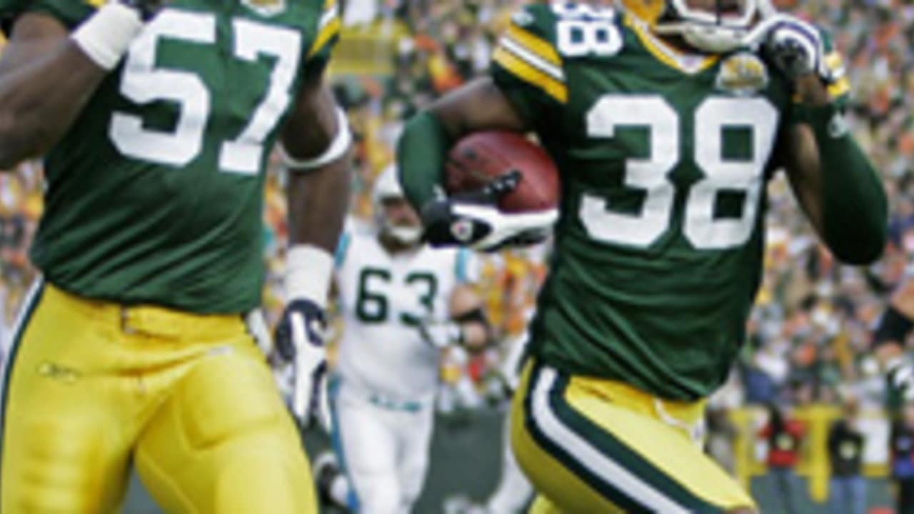 Favre throws 3 TDs as Packers beat Panthers 31-17