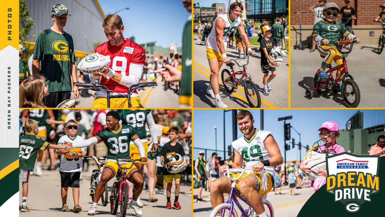 Photos: Packers ride in style to training camp practice at Ray