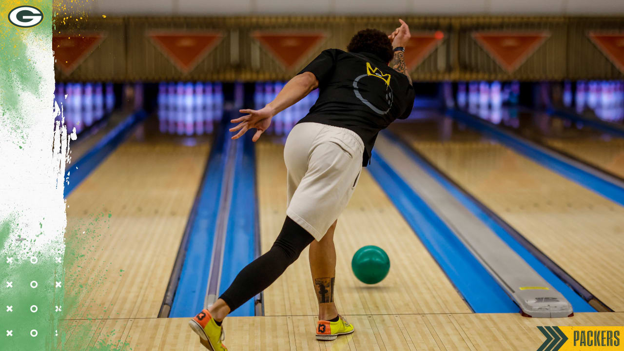 Packers players and coaches go bowling in their 'spare' time