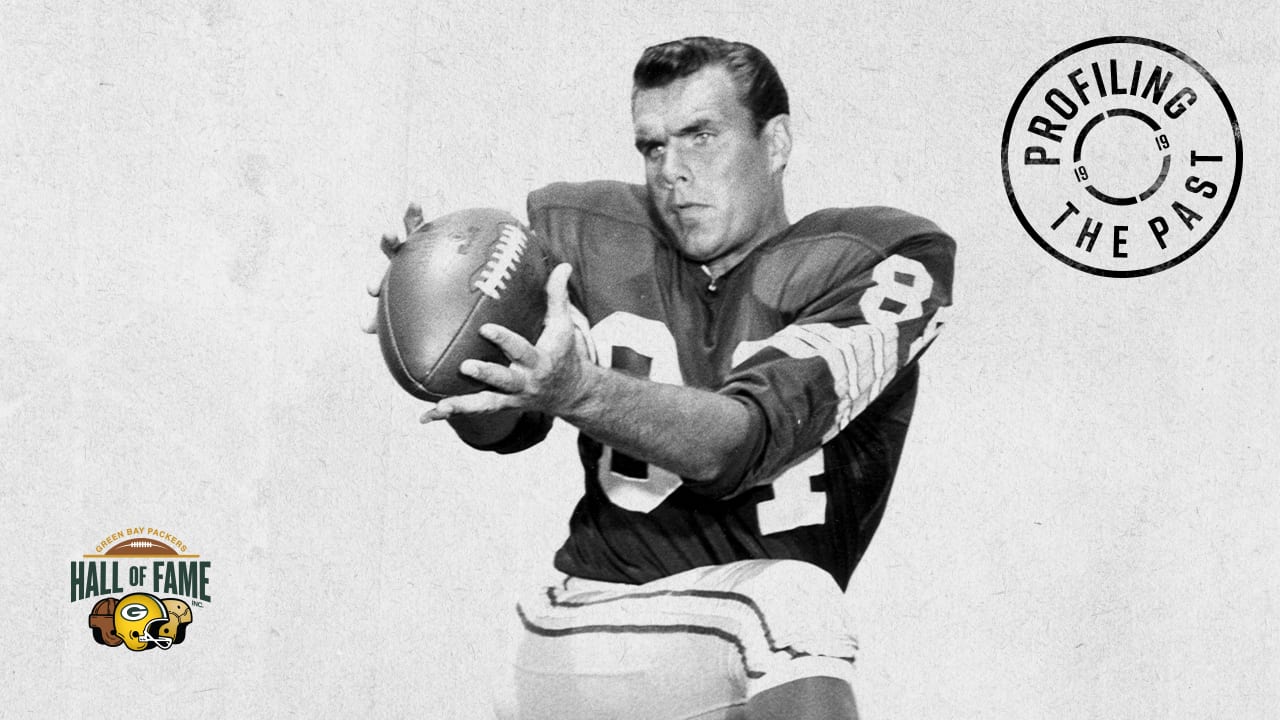 Green Bay Packer end Gary Knafelc, right, makes a leaping catch of