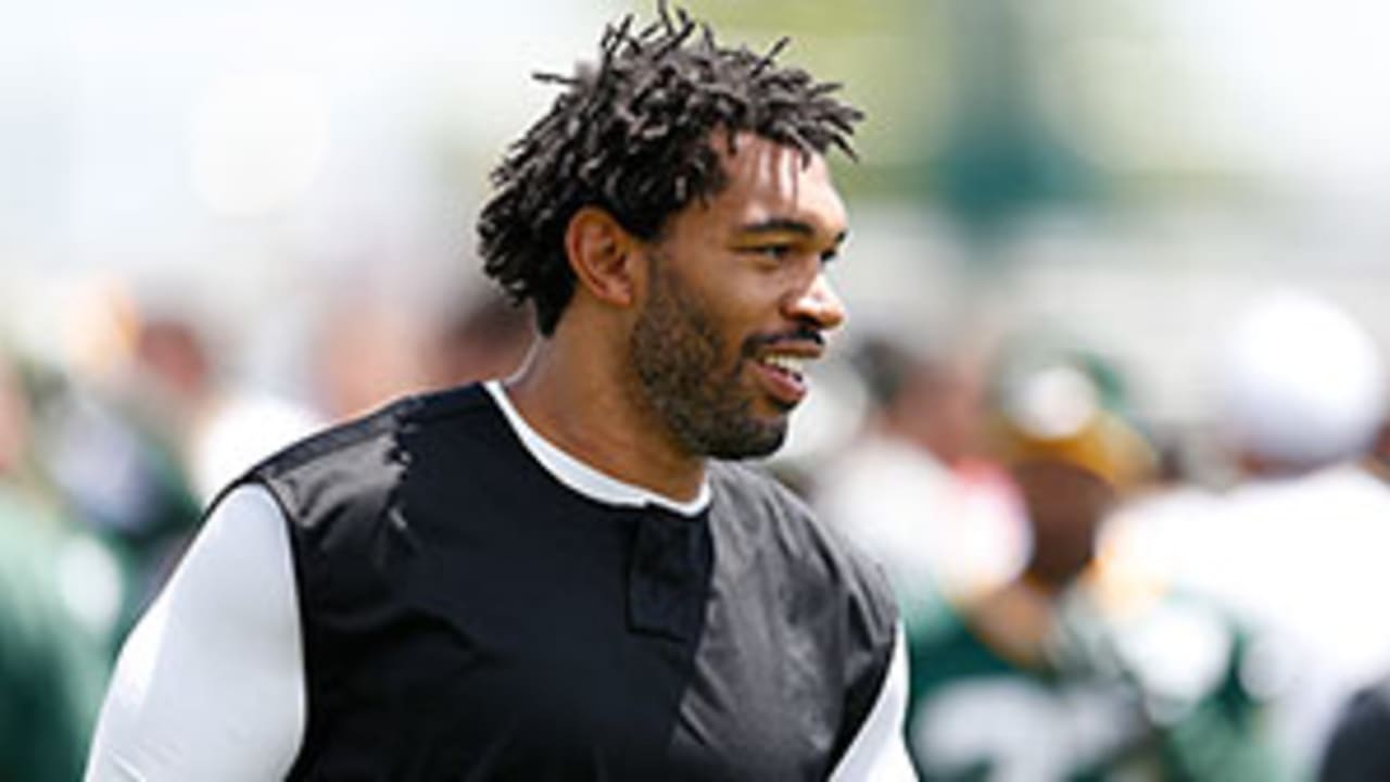 Julius Peppers vs. Jared Allen: Who Is in Better Position for