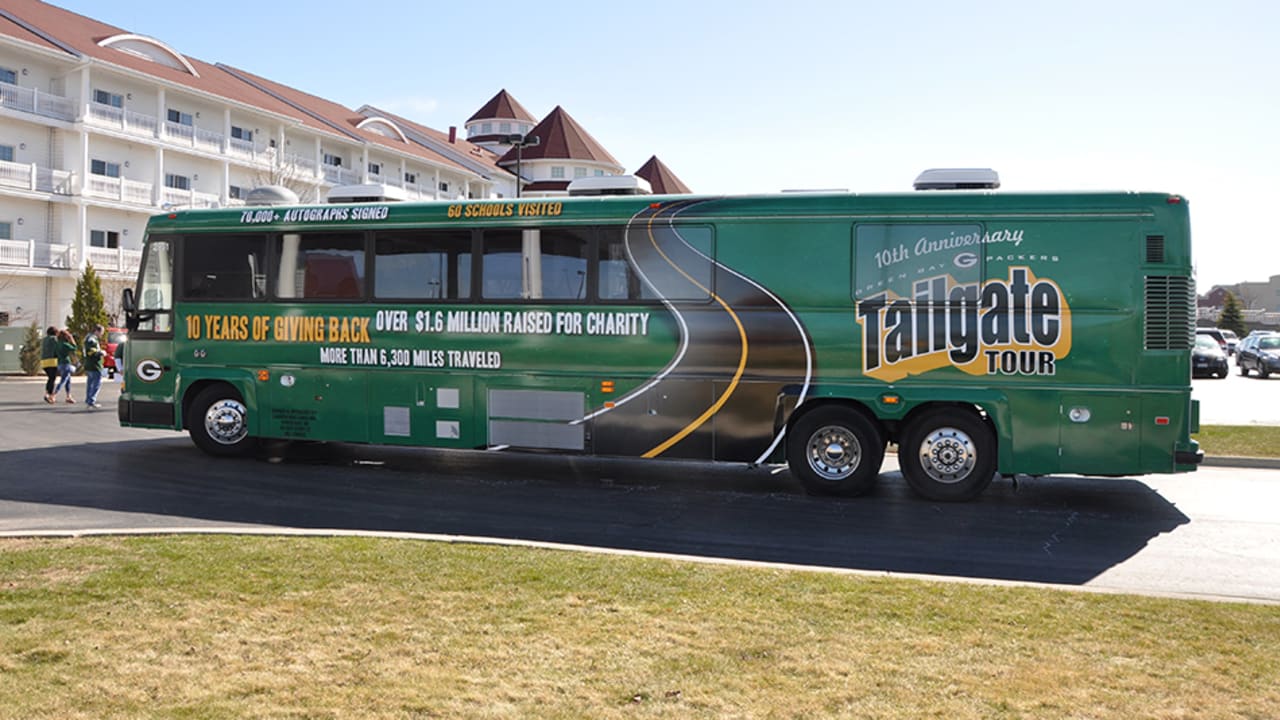 Packers Tailgate Tour surprises Oshkosh West High School students