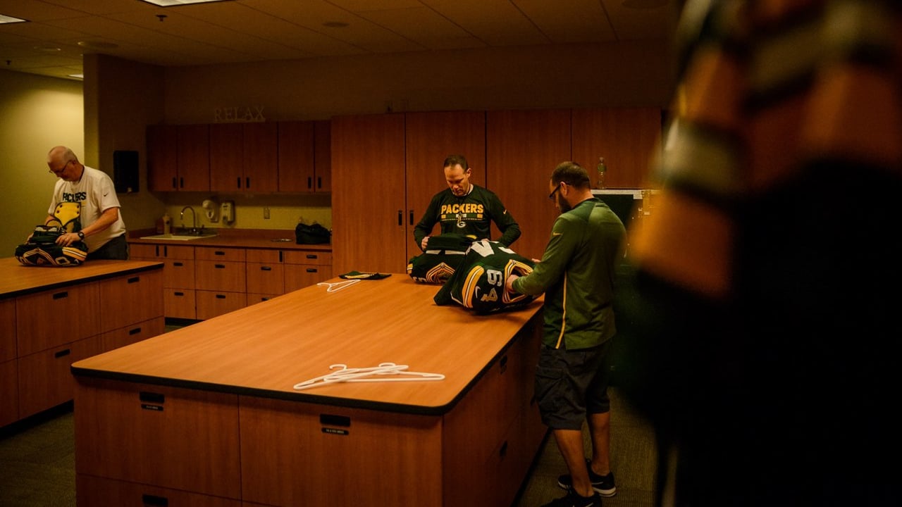 \ud83d\udc40 inside the #Packers locker room... - Green Bay Packers | Facebook